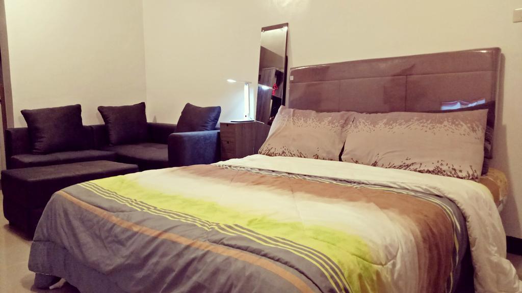 Darvy Suite Muntinlupa City Exterior foto